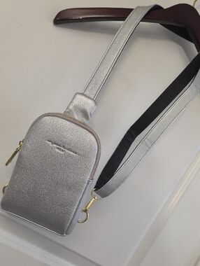 Inicat Metallic Silver Crossbody
